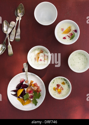Maryland USA Tisch gedeckt kleine Runde weiße China Schüssel frische Lebensmittel Stockfoto