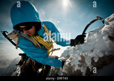 Alpinisten am Seil, Eispickel, Zugspitze Berg, Bayern, Gerrmany mit Stockfoto