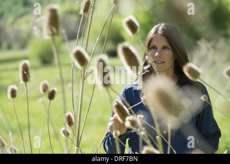 Utah USA Frau mit langen schwarzen Haaren draußen an der frischen Luft Stockfoto