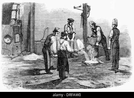 Glockengießerei gießen das Metall in der Form ca. 1854 Stockfoto