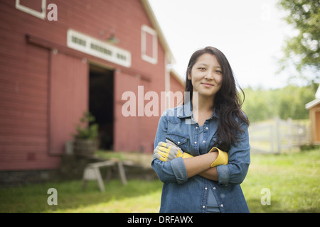 Woodstock, New York USA junge Frau auf traditionellen Bauernhof New York State USA Stockfoto