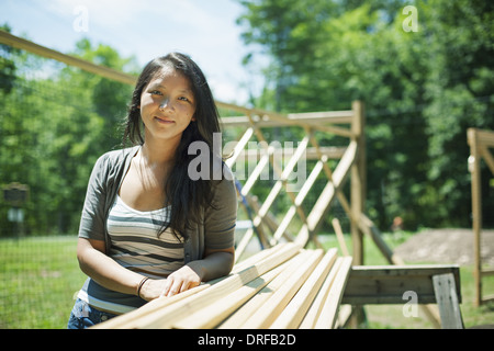 Woodstock, New York USA junge Frau auf traditionellen Bauernhof New York State USA Stockfoto