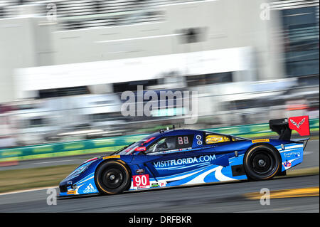 Daytona, USA. 23. Januar 2014. Die Tudor United Sportcar Meisterschaft Rolex 24 Stunden von Daytona-Praxis, die durch die Verschmelzung von Grand-Am Series und der American Le Mans Series neu gebildet wurde. #90 Geist der DAYTONA CORVETTE DP CHEVROLET MIKE ROCKENFELLER (DEU) RICHARD WESTBROOK (GBR) MICHAEL VALIANTE (kann) Kredit: Action Plus Sport/Alamy Live News Stockfoto