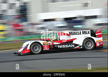 Daytona, USA. 23. Januar 2014. Die Tudor United Sportcar Meisterschaft Rolex 24 Stunden von Daytona-Praxis, die durch die Verschmelzung von Grand-Am Series und der American Le Mans Series neu gebildet wurde. #6 PICKETT RACING ORECA NISSAN KLAUS GRAF (DEU) LUCAS LUHR (DEU) ALEX BRUNDLE (GBR) Kredit: Action Plus Sport/Alamy Live News Stockfoto