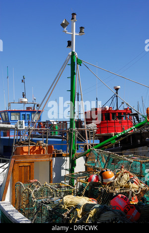 Angelboote/Fischerboote vertäut im Hafen von Hout Bay, Südafrika Stockfoto