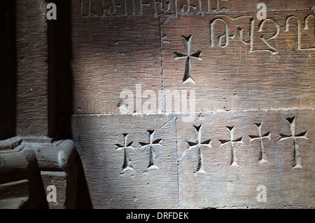 Khachkars, armenische Kreuzsteine in der Surb Karapet Kirche, Kloster Noravank, Armenien Stockfoto