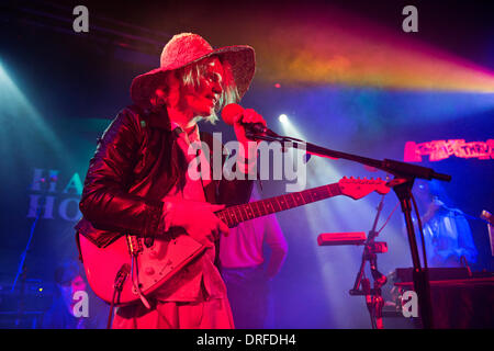 Birmingham, Vereinigtes Königreich. 23. Januar 2014. New Zealand Indie rock star Connan Mockasin und seiner Band führen eine ausverkaufte, Gig in The Hare & Hounds, Kings Heath, Birmingham Credit: John Bentley/Alamy Live News Stockfoto