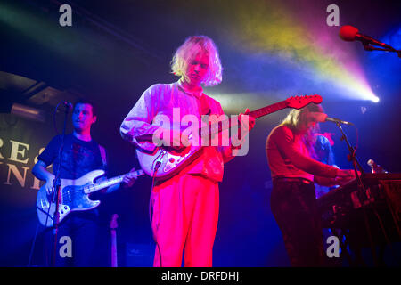 Birmingham, Vereinigtes Königreich. 23. Januar 2014. New Zealand Indie rock star Connan Mockasin und seiner Band führen eine ausverkaufte, Gig in The Hare & Hounds, Kings Heath, Birmingham Credit: John Bentley/Alamy Live News Stockfoto