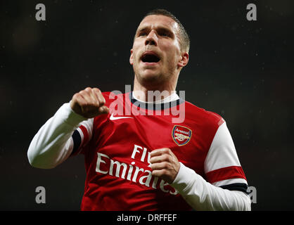 London, UK. 24. Januar 2014. Lukas Podolski Arsenal feiert sein zweites Tor in FA Cup vierten Vorrundenspiel zwischen Arsenal und Coventry City im Emirates Stadium in London, Großbritannien am 24. Januar 2014. Arsenal gewann mit 4: 0. Bildnachweis: Wang Lili/Xinhua/Alamy Live-Nachrichten Stockfoto