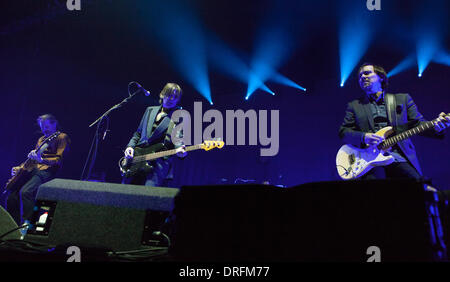 Glasgow, Schottland. 24. Januar 2014. Del Amitri, schottische alternative Rock-Band, trat ihr Reunion-Konzert The Hydro Glasgow. Gebildeten Glasgow 1983. Justin Currie (Bass und Gesang), Iain Harvie (Lead-Gitarre), Bryan Tolland (Gitarre) und Paul Tyagi (Schlagzeug). Currie und Harvie sind die einzigen Bandmitglieder zu bleiben und die Songwriter waren. Die Band hatte mehrere Top 10 Alben UK. Bildnachweis: Pauline Keightley/Alamy Live-Nachrichten Stockfoto