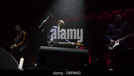 Glasgow, Schottland. 24. Januar 2014. Del Amitri, schottische alternative Rock-Band, trat ihr Reunion-Konzert The Hydro Glasgow. Gebildeten Glasgow 1983. Justin Currie (Bass und Gesang), Iain Harvie (Lead-Gitarre), Bryan Tolland (Gitarre) und Paul Tyagi (Schlagzeug). Currie und Harvie sind die einzigen Bandmitglieder zu bleiben und die Songwriter waren. Die Band hatte mehrere Top 10 Alben UK. Bildnachweis: Pauline Keightley/Alamy Live-Nachrichten Stockfoto