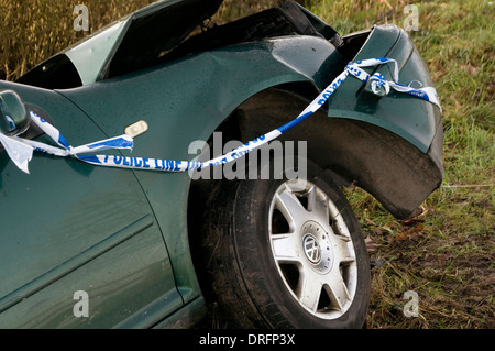 Rennstreckenareal Straße Straßen Backroads Blackice Glatteis eisigen Winter unbehandelt Polizei bewusst Band Schrott Versicherung schreiben o abgeschrieben Stockfoto