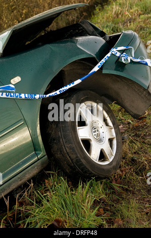 Rennstreckenareal Straße Straßen Backroads Blackice Glatteis eisigen Winter unbehandelt Polizei bewusst Band Schrott Versicherung schreiben o abgeschrieben Stockfoto