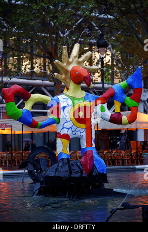 Strawinsky-Brunnen - L'Oiseau de Feu (der Feuervogel) Stockfoto