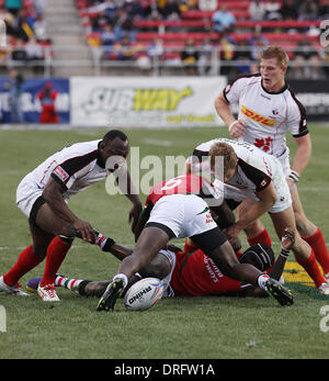 Las Vegas, Nevada, USA. 25. Januar 2014. Kenia-Rugby-Spieler treten gegen die kanadische Rugby-Team beim 2014 USA Sevens Rugby Turnier am 24. Januar 2014 im Sam Boyd Stadium in Las Vegas, Nevada. Bildnachweis: Marcel Thomas/ZUMAPRESS.com/Alamy Live-Nachrichten Stockfoto