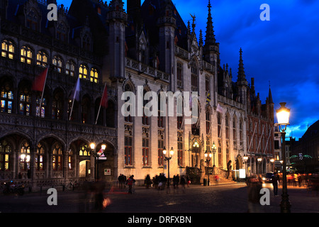 Exterieur des Provincial Gerichtsgebäudes, Marktplatz, Stadt Brügge, West-Flandern in der belgischen Region Flandern. Stockfoto