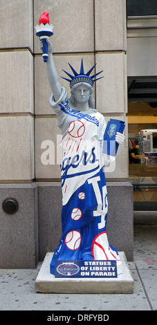 Eine Statue of LIberty in Los Angeles Dodgers Uniform im Rahmen der 2008 Baseball All-Star-Spiel in New York City Stockfoto