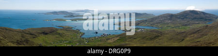 Castlebay vom Gipfel des Heabhal (Heaval) auf der Isle of Barra, äußeren Hebriden, Schottland, Großbritannien. Stockfoto