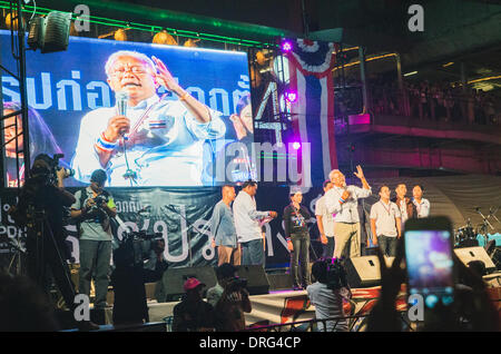 Bangkok, Thailand. 25. Januar 2014. Suthep Thaugsuban, protestiert der Führer von Thailand eine Rede auf Ratchaprasong Juncti Stockfoto