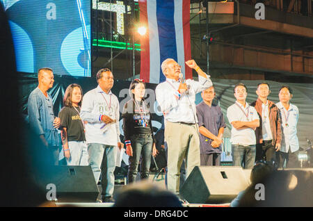 Bangkok, Thailand. 25. Januar 2014. Suthep Thaugsuban, protestiert der Führer von Thailand eine Rede auf Ratchaprasong Juncti Stockfoto