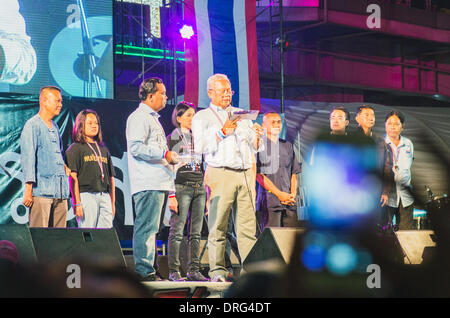 Bangkok, Thailand. 25. Januar 2014. Suthep Thaugsuban, protestiert der Führer von Thailand eine Rede auf Ratchaprasong Juncti Stockfoto