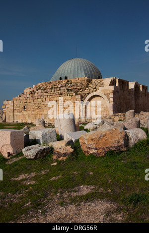 Blick auf die Umayyaden-Palast gebaut während der ersten Hälfte des 8. Jahrhunderts an die große Schlossanlage aus der Umayyaden, auf dem Zitadellenhügel (Jabal al-Qal'a) befindet sich in Amman Jordanien Stockfoto