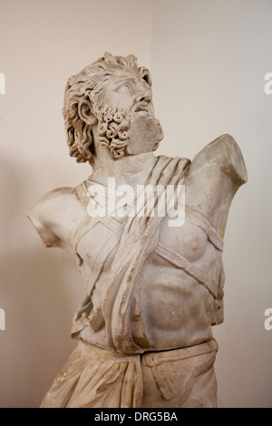 Eine römische Kopie einer hellenistischen Originalstatue des Daedalus aus dem zweiten Jahrhundert v. Chr., die im Archäologischen Museum von Jordanien in der Zitadelle von Amman, Jordanien, ausgestellt ist Stockfoto