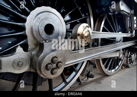 Die Pleuel und die Antriebsräder OfSteam Lokomotive Nummer 6229 "Duchess of Hamilton" außerhalb der nationalen Eisenbahnmuseum Shildon, County Durham. Stockfoto