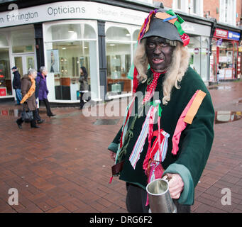 Nantwich, Cheshire, UK 25. Januar 2014. Holly Holy Day & Belagerung von Nantwich Reenactment. Seit über 40 Jahren sammelten sich die treuen Truppen von The Sealed Knot in der historischen Stadt für eine spektakuläre Nachstellung der blutigen Schlacht, die vor fast 400 Jahren stattgefunden und markierte das Ende der langen und schmerzhaften Belagerung der Stadt. Rundköpfen, Kavaliere und andere historische Entertainer konvergiert auf das Zentrum die Schlacht nachstellen. Die Belagerung im Januar 1644 war eines der wichtigsten Konflikte des englischen Bürgerkriegs. Bildnachweis: Conrad Elias/Alamy Live-Nachrichten Stockfoto