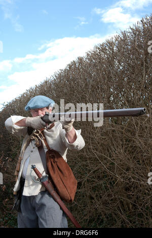 Nantwich, Cheshire, UK 25. Januar 2014. Holly Holy Day & Belagerung von Nantwich Reenactment. Seit über 40 Jahren sammelten sich die treuen Truppen von The Sealed Knot in der historischen Stadt für eine spektakuläre Nachstellung der blutigen Schlacht, die vor fast 400 Jahren stattgefunden und markierte das Ende der langen und schmerzhaften Belagerung der Stadt. Rundköpfen, Kavaliere und andere historische Entertainer konvergiert auf das Zentrum die Schlacht nachstellen. Die Belagerung im Januar 1644 war eines der wichtigsten Konflikte des englischen Bürgerkriegs. Bildnachweis: Conrad Elias/Alamy Live-Nachrichten Stockfoto