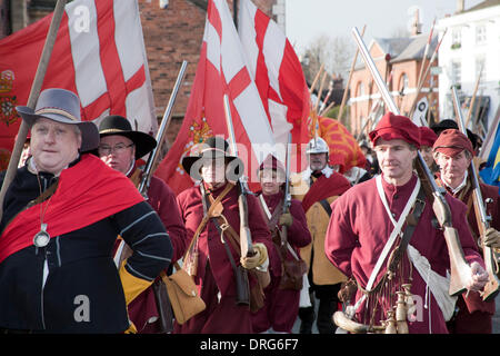 Nantwich, Cheshire, UK 25. Januar 2014. Holly Holy Day & Belagerung von Nantwich Reenactment. Seit über 40 Jahren sammelten sich die treuen Truppen von The Sealed Knot in der historischen Stadt für eine spektakuläre Nachstellung der blutigen Schlacht, die vor fast 400 Jahren stattgefunden und markierte das Ende der langen und schmerzhaften Belagerung der Stadt. Rundköpfen, Kavaliere und andere historische Entertainer konvergiert auf das Zentrum die Schlacht nachstellen. Die Belagerung im Januar 1644 war eines der wichtigsten Konflikte des englischen Bürgerkriegs. Bildnachweis: Conrad Elias/Alamy Live-Nachrichten Stockfoto