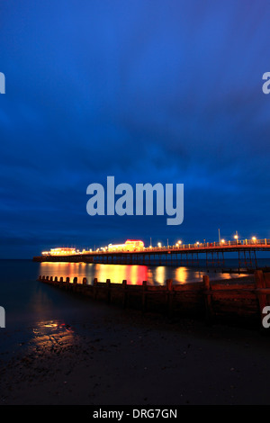 Viktorianische Pier in der Nacht, Worthing Stadt, Grafschaft West Sussex, England, UK Stockfoto