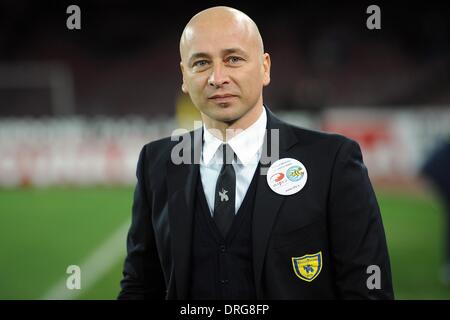 Neapel, Italien. 25. Januar 2014. Eugenio Corini AC Chievo Verona Coach während Football / Soccer: italienische Serie A match zwischen SSC Napoli und AC Chievo Verona im Stadio San Paolo in Neapel, Italien. Bildnachweis: Franco Romano/Alamy Live-Nachrichten Stockfoto