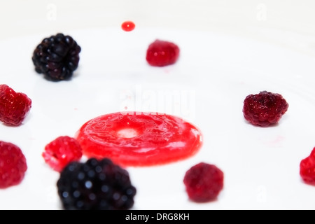 Obstkonfitüre auf Platte. süße Speisen Stockfoto