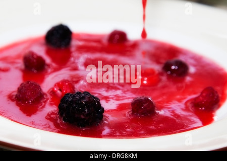 Obstkonfitüre auf Platte. süße Speisen Stockfoto