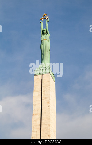 Das Freiheitsdenkmal ist ein Denkmal befindet sich in Riga, Lettland. Im Jahre 1935 enthüllt Stockfoto