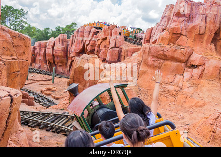 Big Thunder Mountain Railroad Achterbahn im Magic Kingdom im Walt Disney World in Florida. Stockfoto