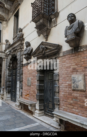 Innenhof und Eingang in das Conservatorio Di Musica Benedetto Marcello, Musik-Konservatorium in Venedig, Italien Stockfoto