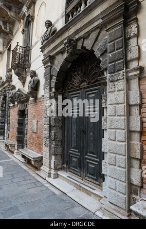 Innenhof und Eingang in das Conservatorio Di Musica Benedetto Marcello, Musik-Konservatorium in Venedig, Italien Stockfoto