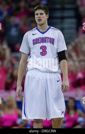 Omaha, Nebraska, USA. 25. Januar 2014. 25. Januar 2014 - Omaha, NE US - Creighton Bluejays weiterleiten Doug McDermott #3 in Aktion während einer NCAA Männer Basketball-Spiel zwischen Georgetown Hoyas und Creighton Bluejays Jahrhundert Link Center in Omaha, NE. Creighton gewann 76-63.Michael Spomer/Cal Sport Media/Alamy Live News Stockfoto