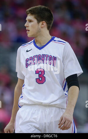 Omaha, Nebraska, USA. 25. Januar 2014. 25. Januar 2014 - Omaha, NE US - Creighton Bluejays weiterleiten Doug McDermott #3 in der 2. Hälfte Aktion während einer NCAA Männer Basketball-Spiel zwischen Georgetown Hoyas und Creighton Bluejays Jahrhundert Link Center in Omaha, NE. Creighton gewann 76-63.Michael Spomer/Cal Sport Media/Alamy Live News Stockfoto
