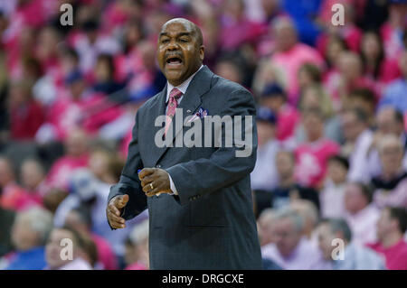 Omaha, Nebraska, USA. 25. Januar 2014. 25. Januar 2014 Kopf - Omaha, NE US - Georgetown Hoyas Trainer John Thompson III in der 1. Hälfte Aktion bei einem NCAA Männer Basketball-Spiel zwischen Georgetown Hoyas und Creighton Bluejays Jahrhundert Link Center in Omaha, NE. Creighton gewann 76-63.Michael Spomer/Cal Sport Media/Alamy Live News Stockfoto