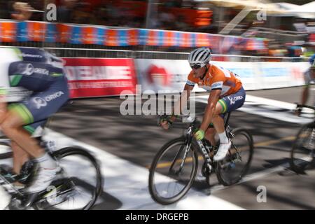 Adelaide, Australien. 26. Januar 2014. Simon Gerrans (Orica Greenedge) Trikot der Ocker Führer in Stufe 6 des Santos Tour Down Under 2014 Adelaide Street Circuit, South Australia am 26. Januar 2014 Credit: Action Plus Sport/Alamy Live News Stockfoto