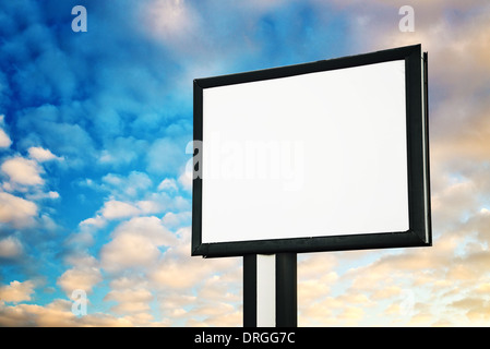 Leere Werbung Plakatwand im Sonnenuntergang, im freien anzeigen-Konzept. Stockfoto