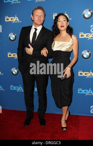 Los Angeles, Kalifornien, USA. 25. Januar 2014. Kevin McKidd; Sandra Oh besuchen die 66. jährlichen DGA Awards am 25. Januar 2014 The Hyatt Regency Plaza Hotel in Los Angeles, Kalifornien, USA. Bildnachweis: TLeopold/Globe Photos/ZUMAPRESS.com/Alamy Live-Nachrichten Stockfoto