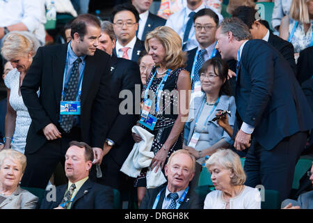 Melbourne, Victoria, Australien. 26. Januar 2014. 26. Januar 2014: Pete SAMPRAS nimmt seinen Platz vor der Herren Finale am 14. Tag des 2014 Australian Open Grand-slam-Tennis-Turnier im Melbourne Park in Melbourne, Australien. Sydney Low/Cal Sport Media/Alamy Live-Nachrichten Stockfoto