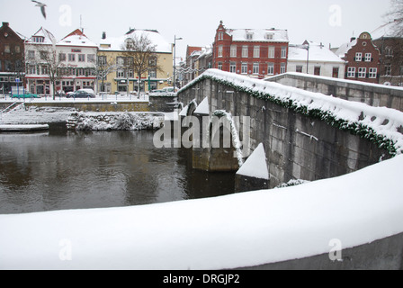 Roerkade mit Steenen Brug aus Voorstad St Jacob, Roermond Niederlande Stockfoto