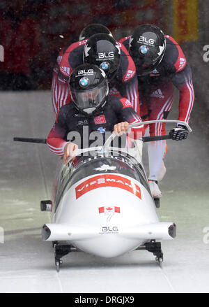 Königssee, Deutschland. 26. Januar 2014. Die kanadische Bobber Lyndon Rush, Lascelles Brown, David Bissett und Neville Wrightstart für die Vierer-Bob bei der Bob-Weltmeisterschaft in Königssee, Deutschland, 26. Januar 2014. Foto: Tobias Hase/Dpa/Alamy Live News Stockfoto