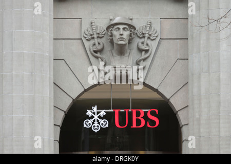 Eingang der UBS, größte Bank der Schweiz, auf Bahnhofstrsse in der Stadt Zürich. Stockfoto