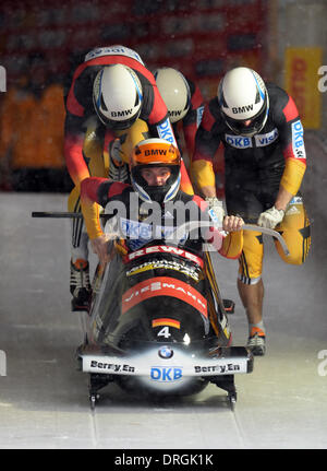 Königssee, Deutschland. 26. Januar 2014. Die deutschen Bobber Maximilian Arndt, Marko Huebenbecker, Alexander Rödiger Und Jan Speer für die Vierer-Bob während der Bob-Weltmeisterschaft in Königssee, Deutschland, 26. Januar 2014 beginnen. Foto: Tobias Hase/Dpa/Alamy Live News Stockfoto